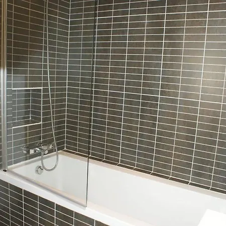 4 Bedrooms 186 Swimming Pool
